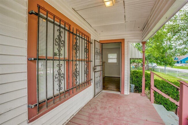 Building Photo - 7119 Farnsworth St