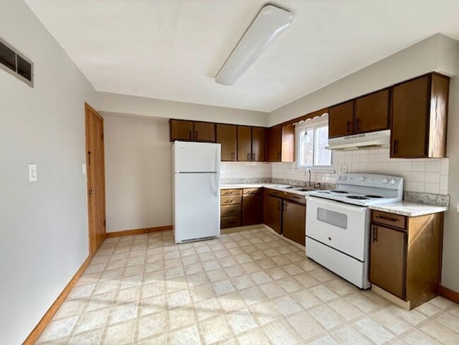 Building Photo - m1071