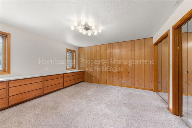 Building Photo - 5203 N Mulvaney Ct