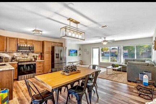 Building Photo - 2233 SE 13th St