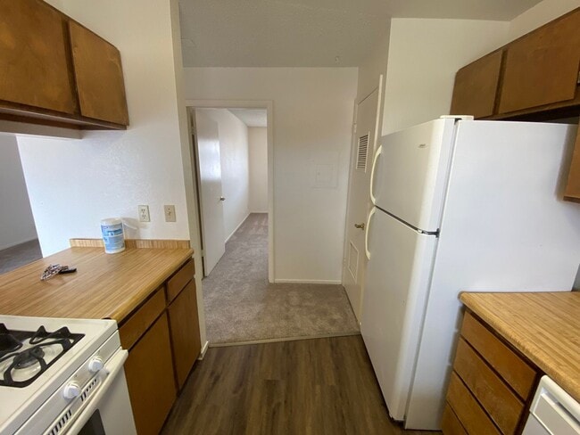 Building Photo - 2 Bed / 1 Bath (South Atascadero)