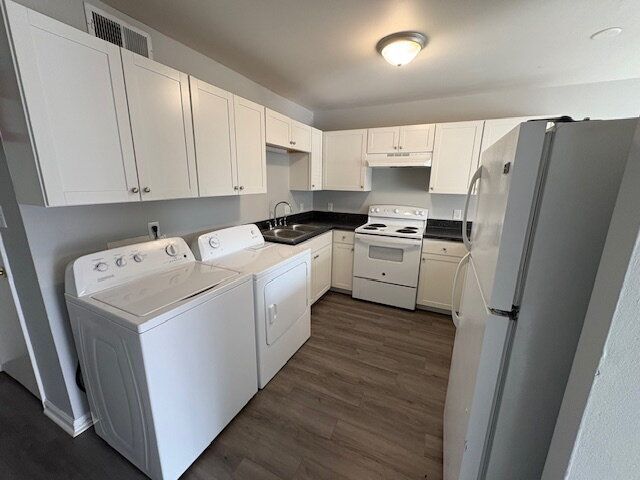 Building Photo - 411 E 5th St