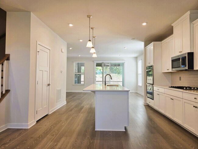 Building Photo - 2209 Cantina Ln