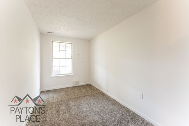Building Photo - Spacious Oxon Hill Townhome with Parking F...