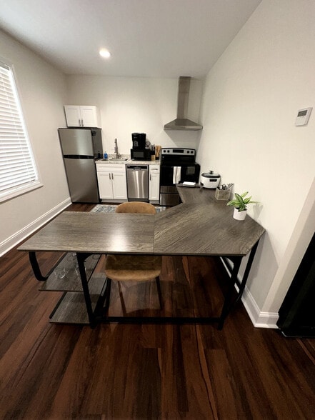 Building Photo - 107 David St