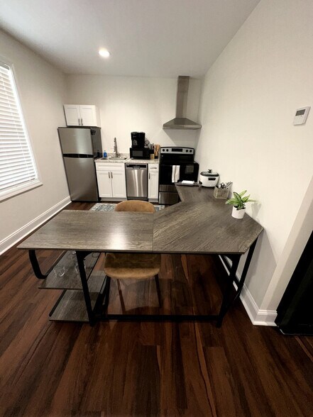 Building Photo - 221A Crest Ln