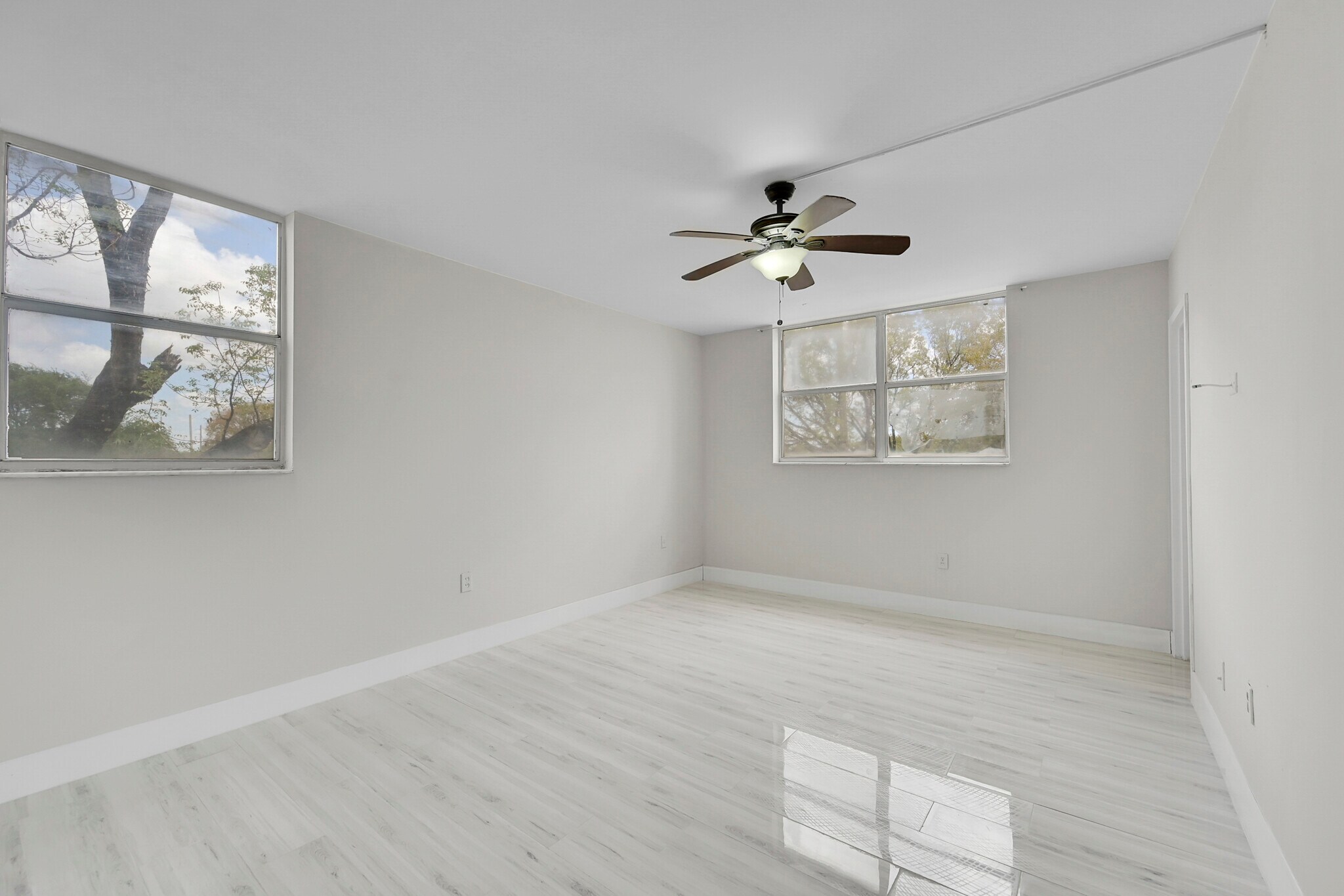 Building Photo - 2840 Somerset Dr