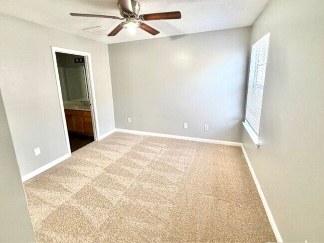 Building Photo - 10236 Sterling Ridge Dr