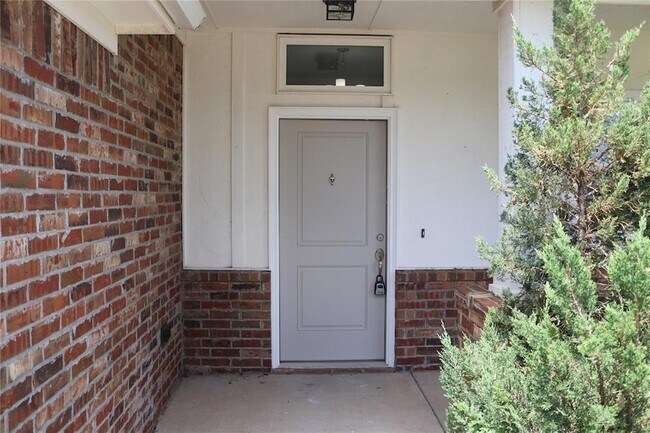 Building Photo - 10601 NW 20th St