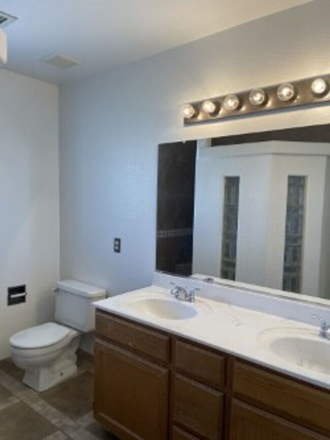 Building Photo - 3505 Mockingbird Dr