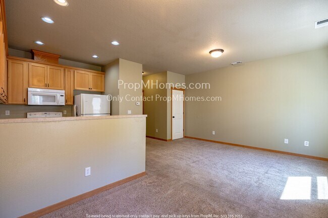 Building Photo - Charming Three Bedroom, Two and Half Bath in PowellHurst-Gilbert Neighborhood!