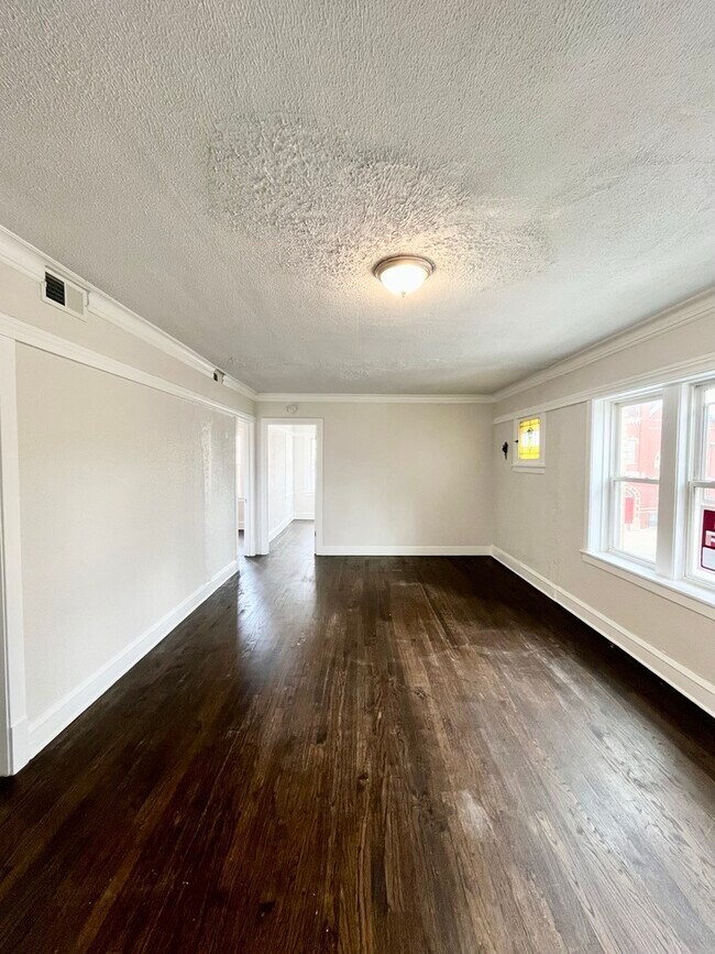 Building Photo - 3636 W Iowa St