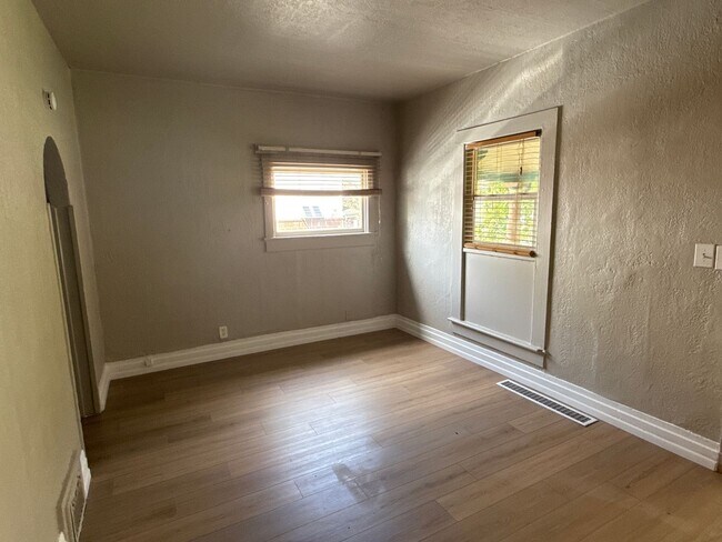 Building Photo - 2671 Jefferson Ave