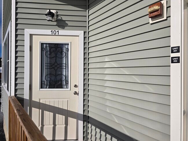 Building Photo - 2 Railroad Ave