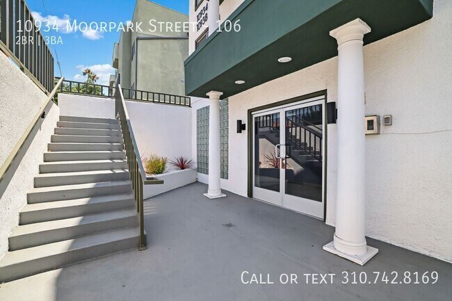 Building Photo - 10934 Moorpark St