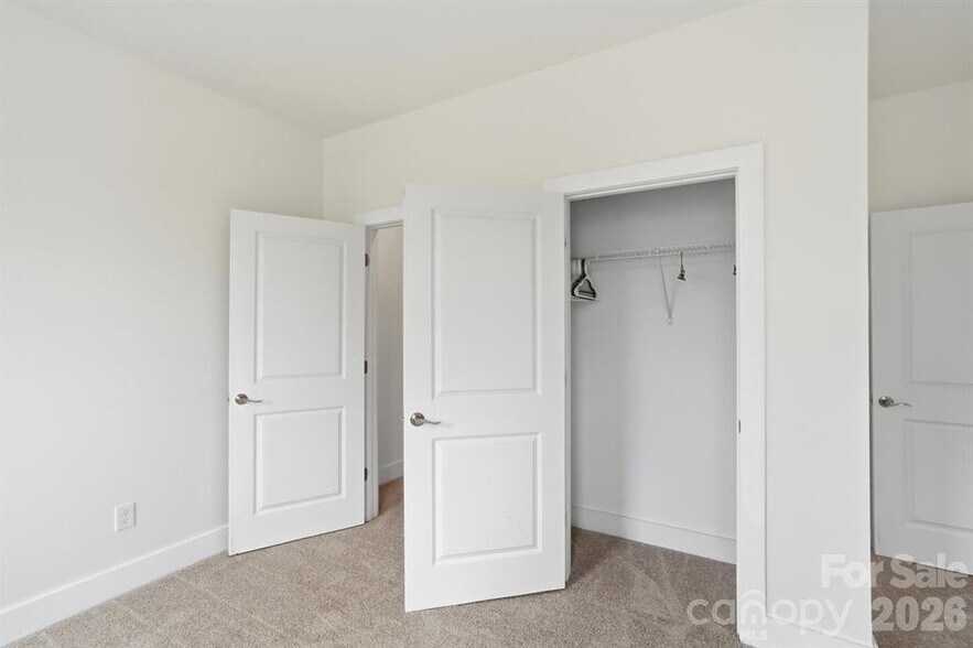 Building Photo - 102 Snyder Ct NE