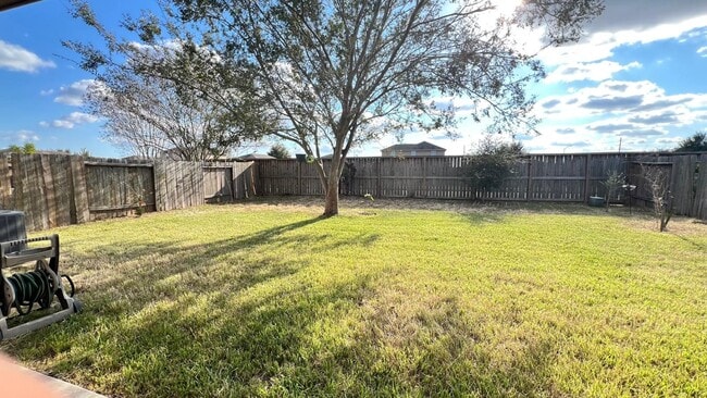 Building Photo - 6906 Clover Walk Ln