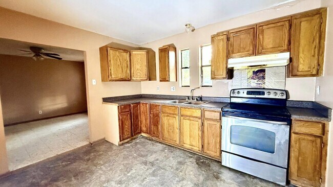 Building Photo - 1001 N Lost Creek Loop