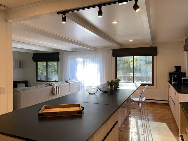 Building Photo - 43 Cranberry Hill Rd