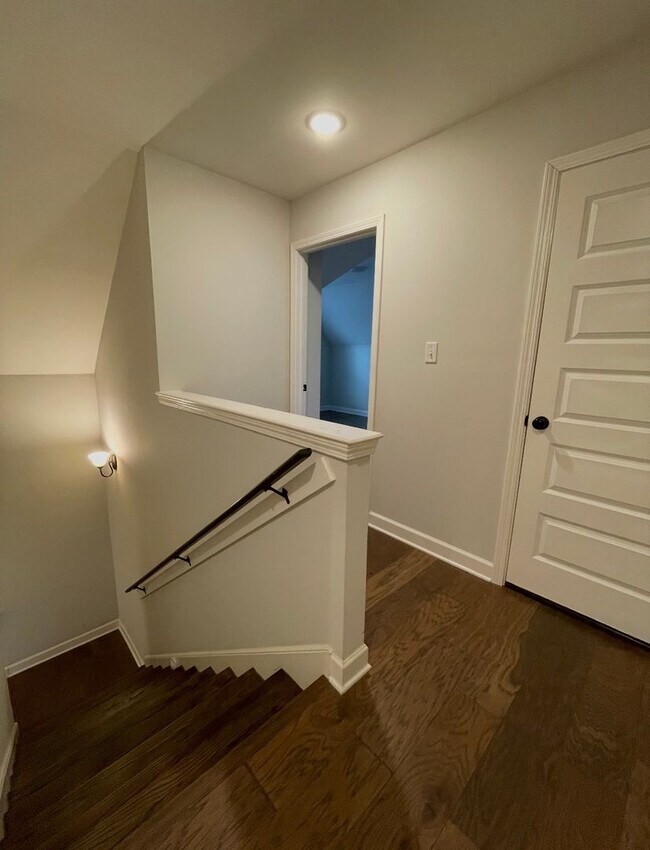 Building Photo - South Cherry Tree 509