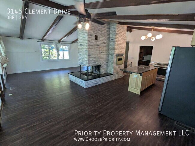 Building Photo - 3145 Clement Dr