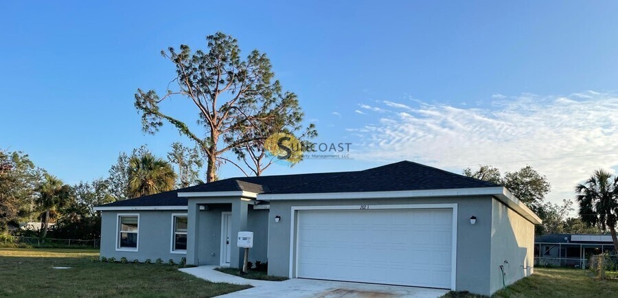 Primary Photo - 20241 Peachland Blvd