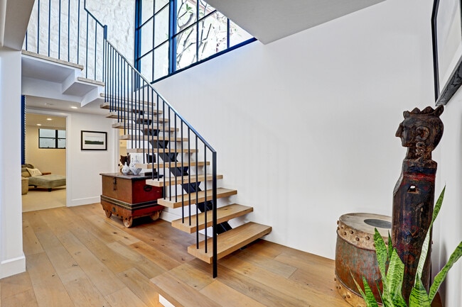 Building Photo - 4 S Vista De La Luna