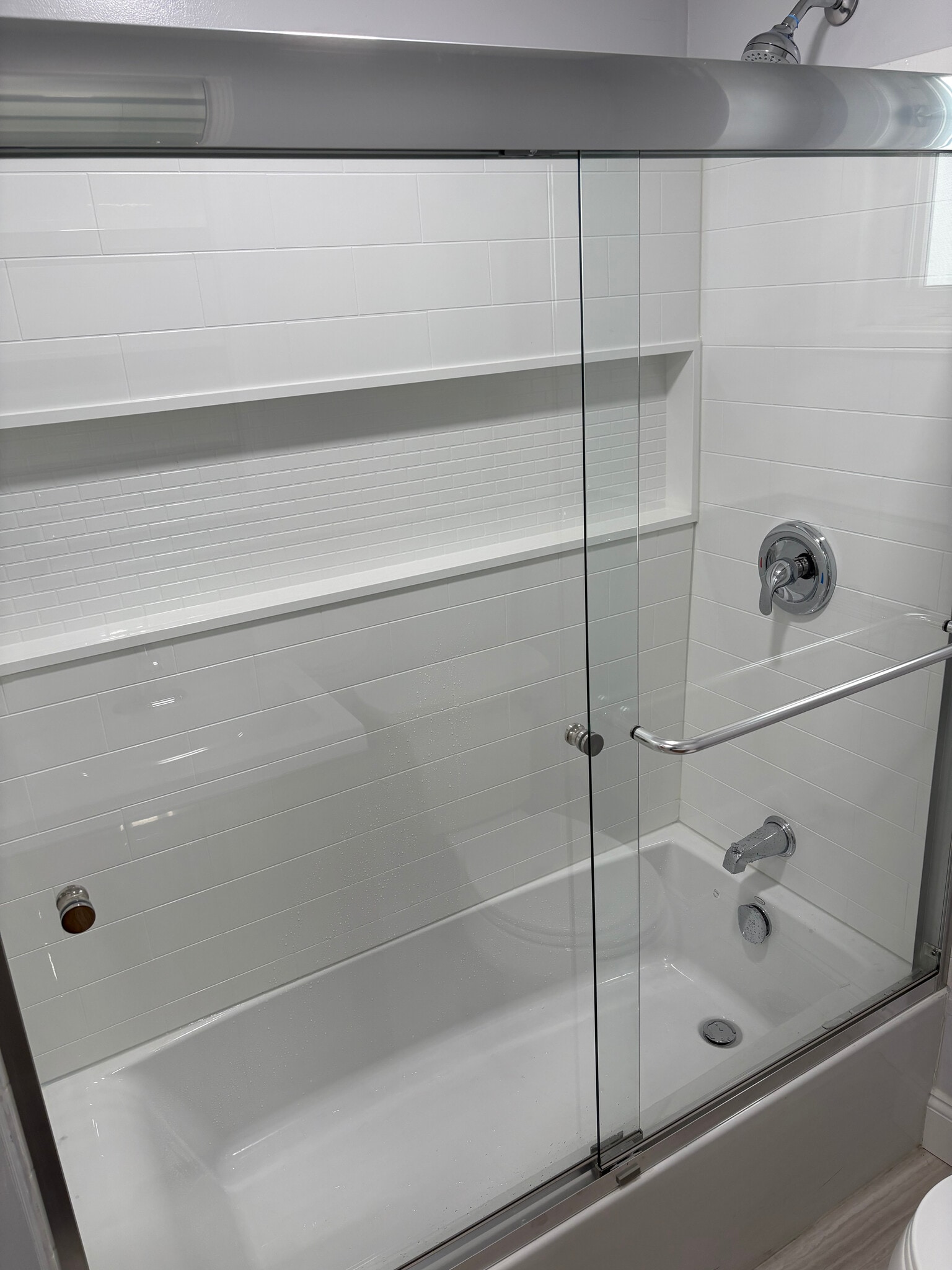 Bathroom Shower - 24 middle st