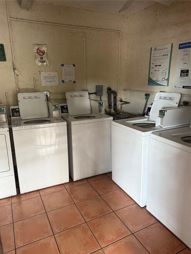 Building Photo - 802 NW 87th Ave