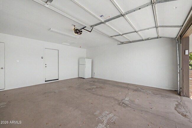 Building Photo - 1324 W 12th St