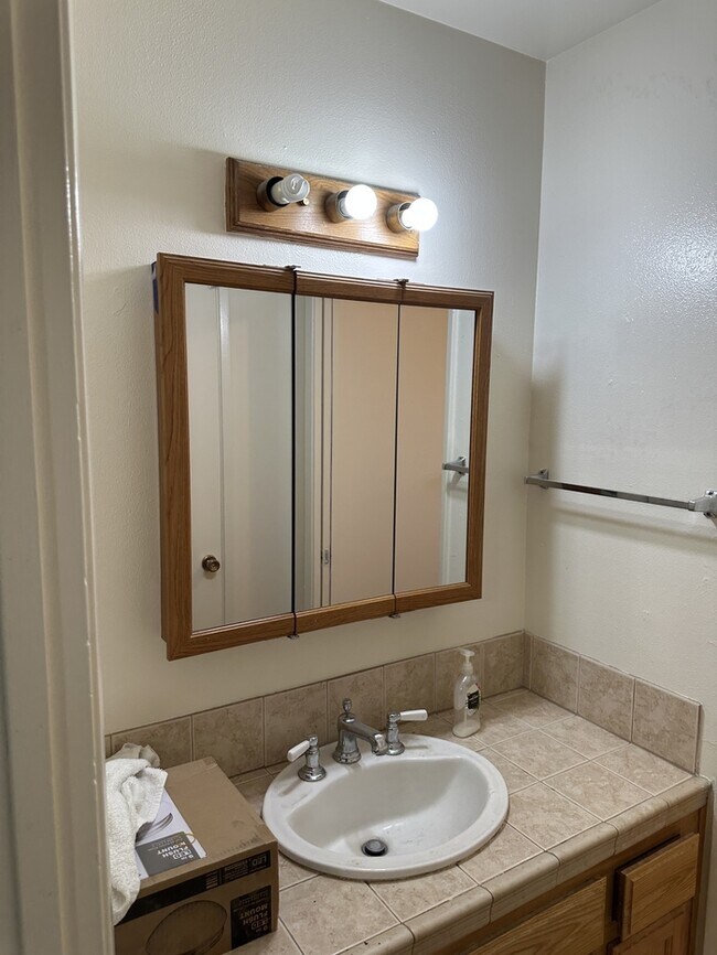 Building Photo - Welcome to Woodside Drive! Opportunity awa...