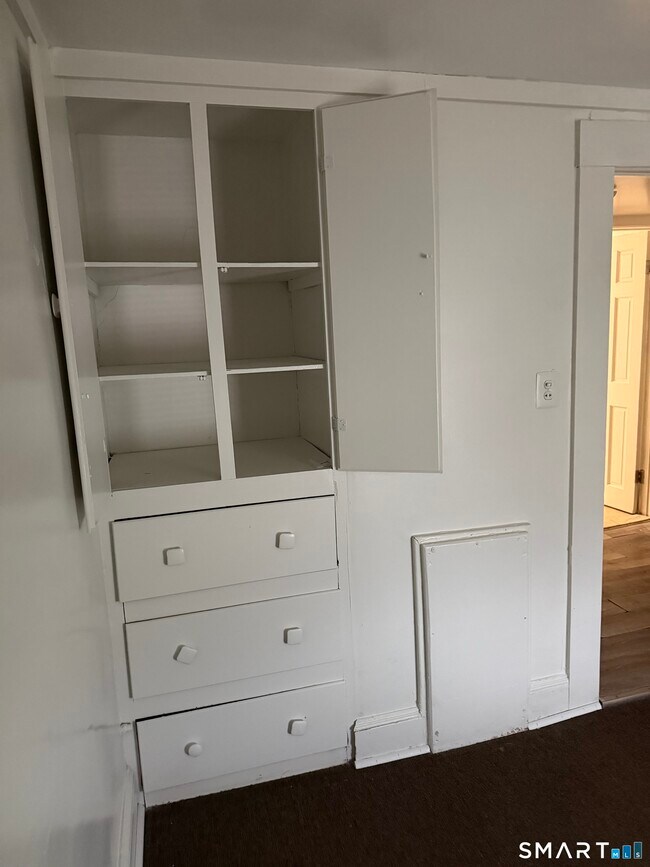 Building Photo - 33 Pilgrim Ave