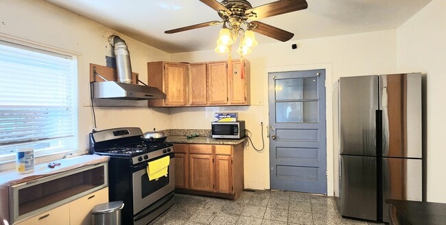 Building Photo - 4538 S Sawyer Ave
