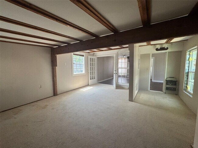 Building Photo - 711 W 35th St