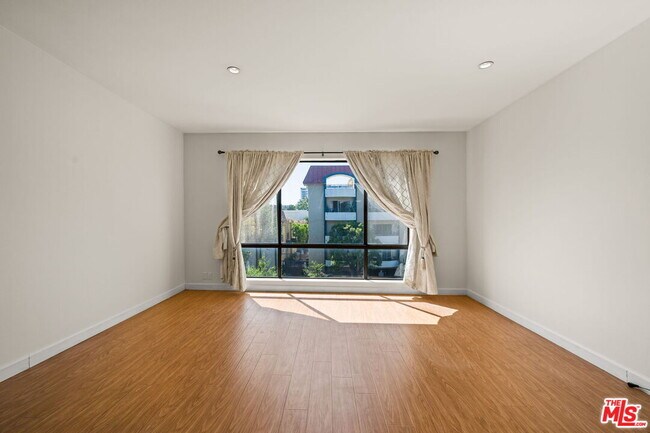 Building Photo - 1210 Kings Rd