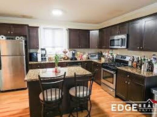 Building Photo - Parking Included, In-Unit Washer and Dryer...
