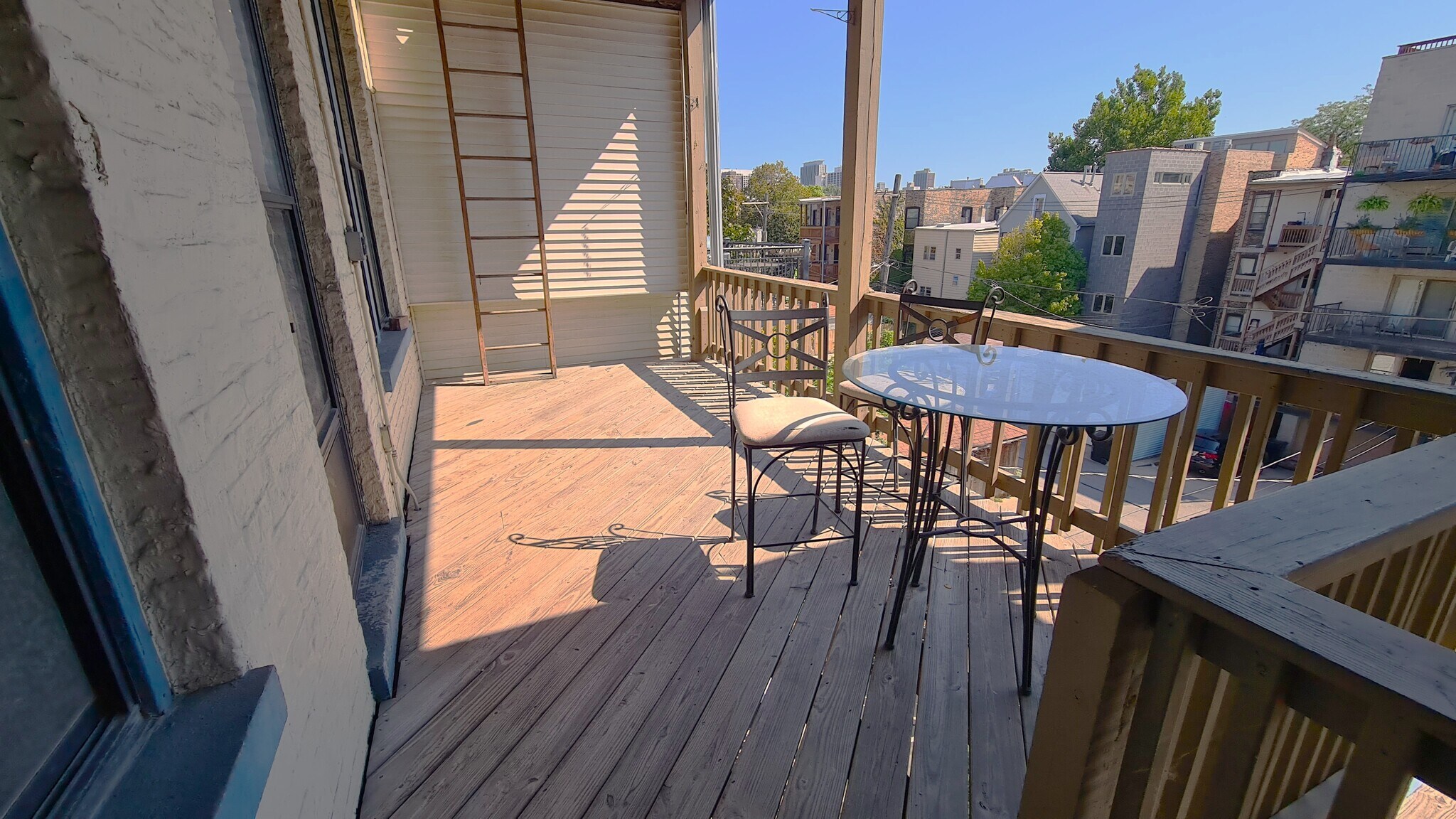 Building Photo - 833 W Newport Ave