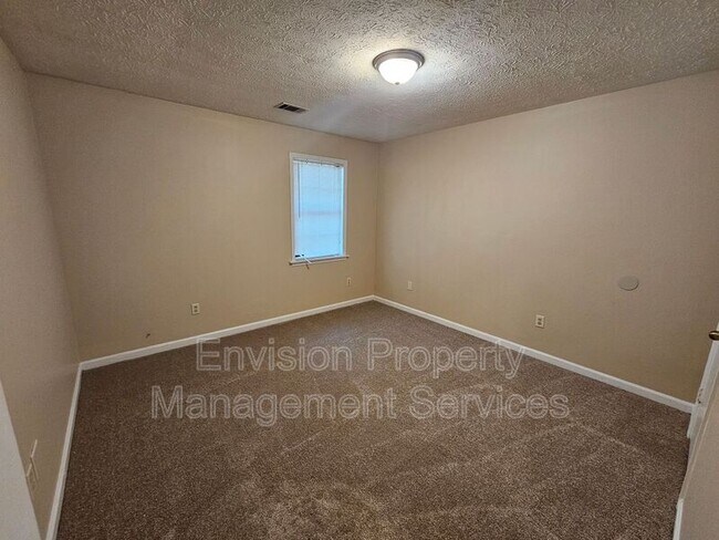 Building Photo - 111 Jay Ln