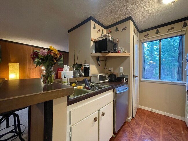 Building Photo - New Listing! LONG TERM: Great Amenities! Spacious Interior! Private Beach!