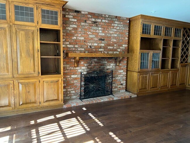 Building Photo - HUGE Encino House with Pool/Jacuzzi, 2 Car Garage and Lots of Space!