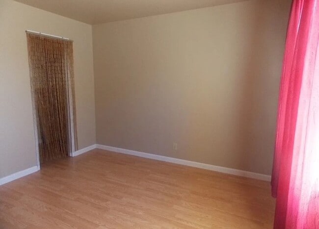 Building Photo - Charming 2 Bed Single Level Detached Condo
