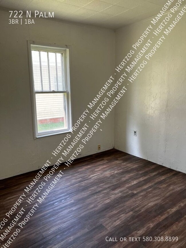 Building Photo - 722 N Palm-