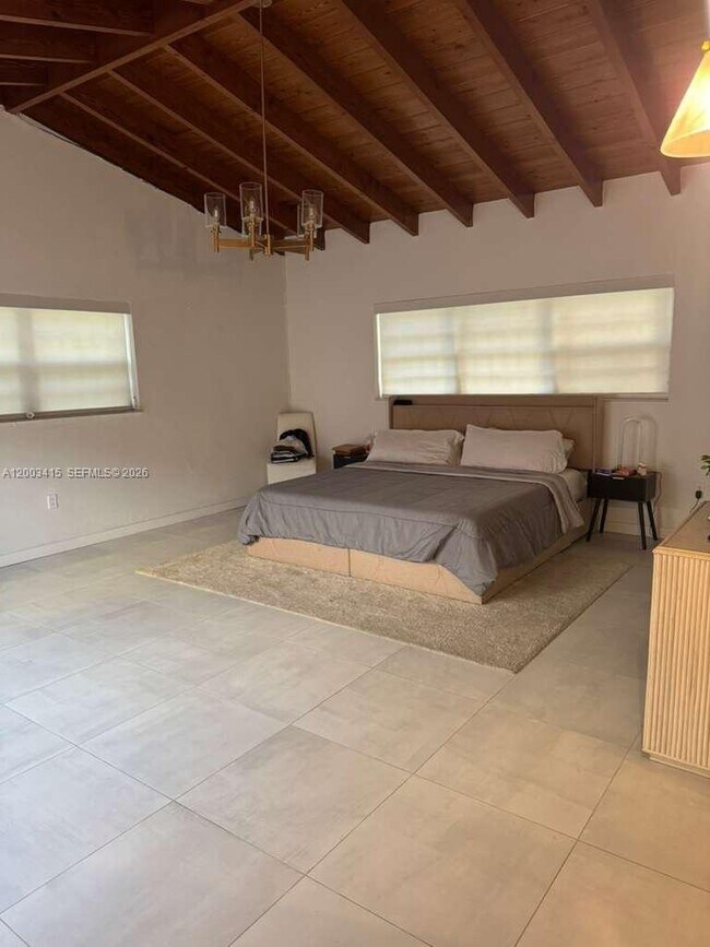 Building Photo - 3600 SW 26th St