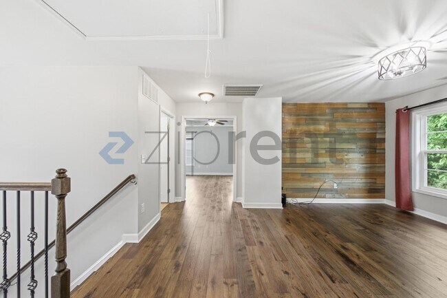 Building Photo - Unit