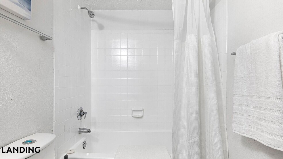 Building Photo - 1071 Clayton Ln