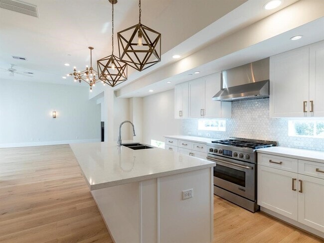 Primary Photo - 3821 N Braeswood Blvd