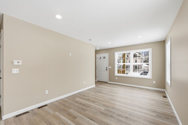 Building Photo - 43 Leyfred Terrace
