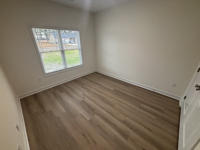 Building Photo - 127 Godwin Ln