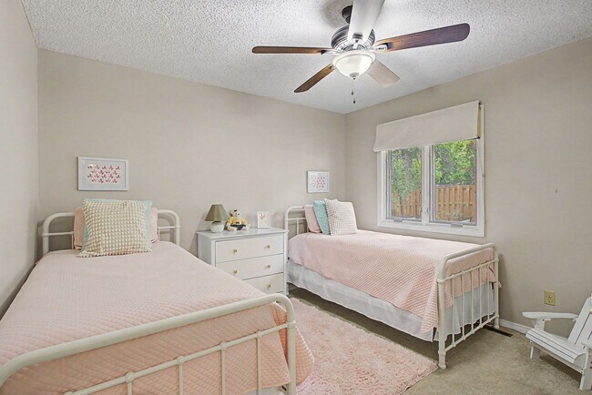 Building Photo - Peaceful Ranch Retreat with 4 Spacious Bedrooms!!
