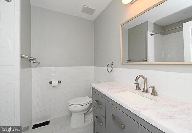 Building Photo - 604 Ascot Ct